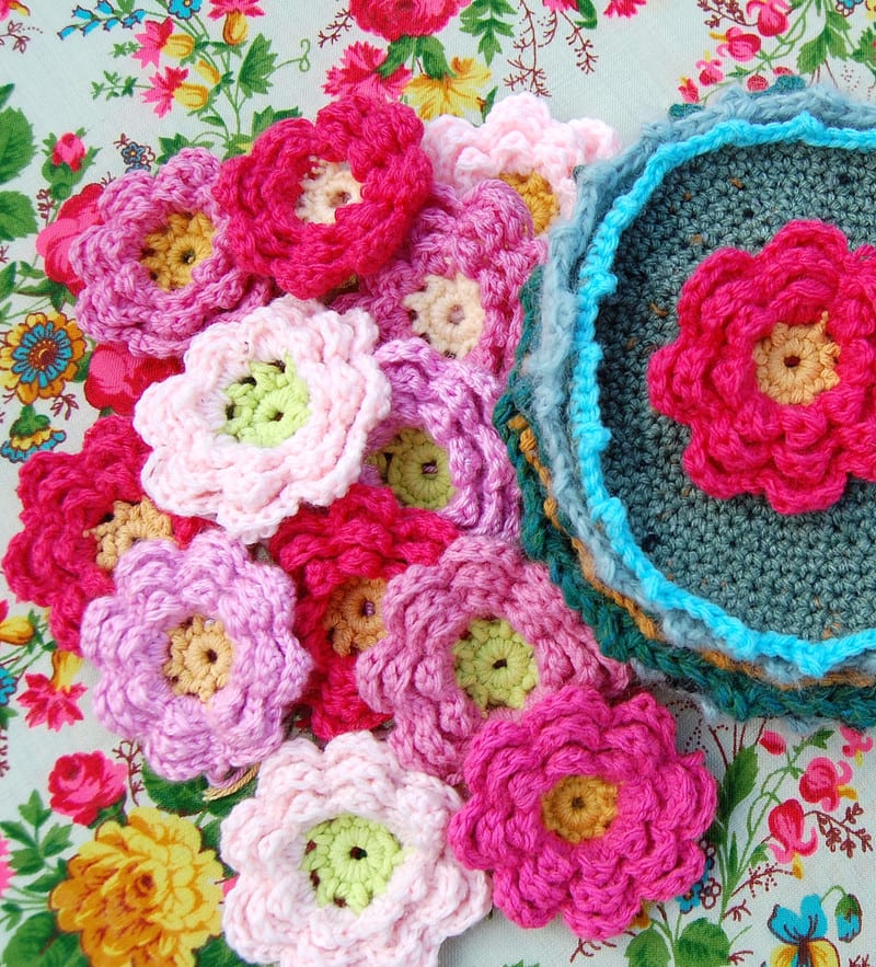 flores pequenas de crochê